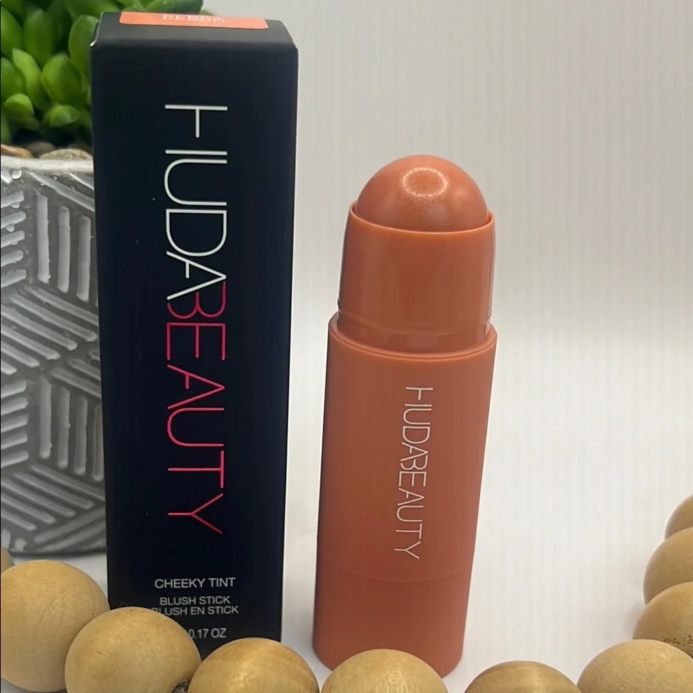 HUDA BEAUTY Peach Blush (Perky Peach)